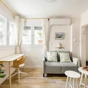 Lovely Small , Θεσσαλονίκη Ελλάδα